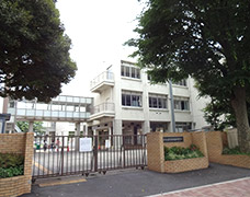 東京大学教育学部付属中等教育学校　徒歩10分（800m）